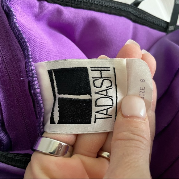 Tadashi Evening gown, strapless with puddle train. - Picture 7 of 8